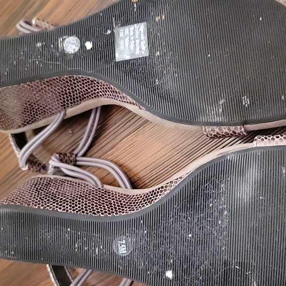 Metallic Champagne Snake Print Wedge Sandal - Picture 4 of 6